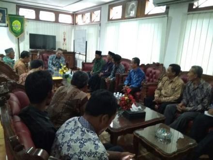 DUSUN KORIPAN 1 DLINGO DAN KKN UST 19 AUDIENSI DENGAN WABUP