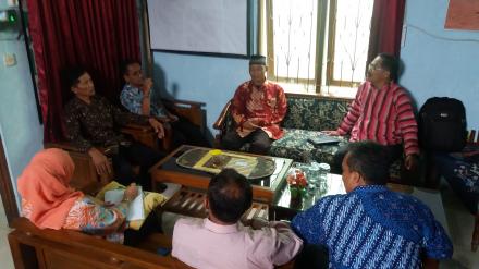RAKOR PAGI LURAH DESA DLINGO BERSAMA KASI DAN KAUR