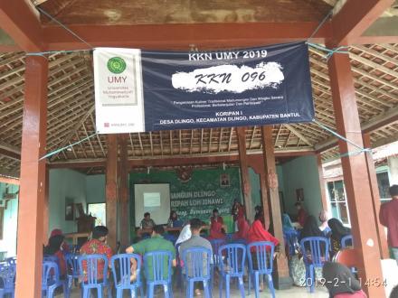 KKN UMY 096 DUSUN KORIPAN I DLINGO MENGADAKAN PELATIHAN PEMASARAN PRODUK LOKAL