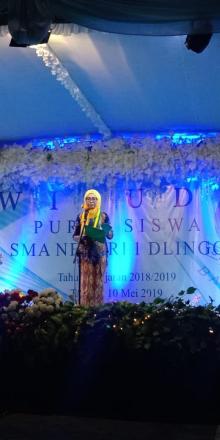 LURAH DESA HADIRI ACARA WISUDA PURNA SISWA SMA N 1 DLINGO