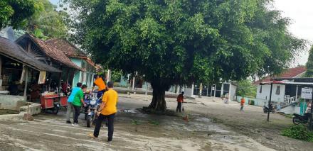 JUM'AT BERSIH BERSAMA PAMONG KALURAHAN DLINGO