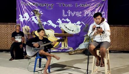PANGGUNG GEMBIRA ACOUSTIK MEWADAHI PEMUSIK REMAJA