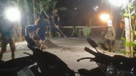 PEMUDA RT 03 PAKIS 1 LEMBUR PERBAIKAN JALAN