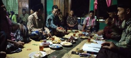 PERTEMUAN DAN ARISAN RUTIN RT 05 KEBOSUNGU I