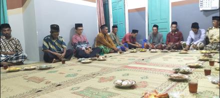 PERTEMUAN DAN ARISAN RUTIN RT 04 KEBOSUNGU I DAN PERKENALAN KKN IIQ AN NUR
